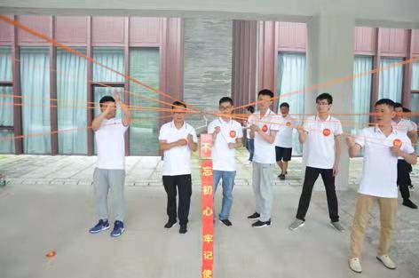 星空网页版组织党员 职工开展党史学习教育红色走读活动