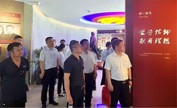 星空网页版党支部开展“传承红色基因 汲取奋进力量”联合党建活动