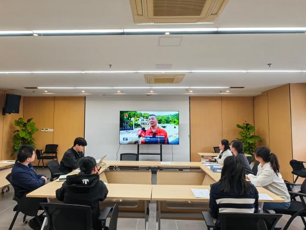 星空网页版开展“学赣鄱先锋典范，践承诺勇创新绩”主题党日活动